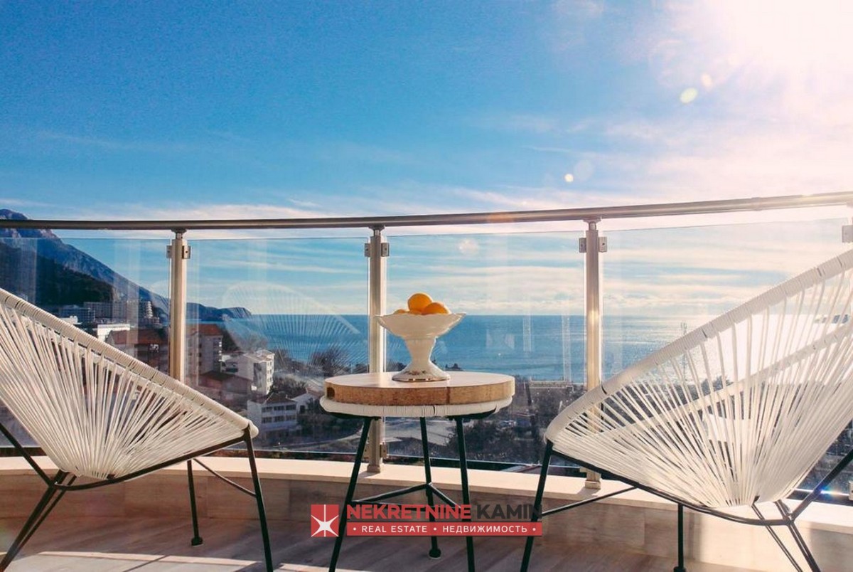 Luxury Furnished Two-Bedroom Apartment 500 m from the Sea, Bečići, Budva